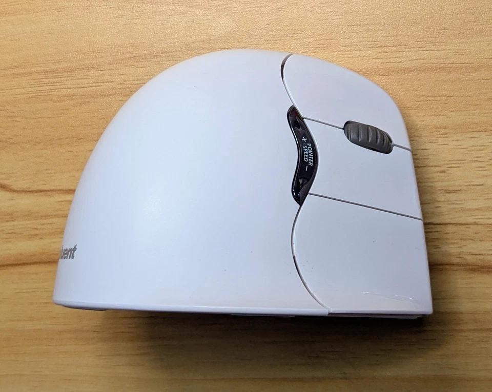 Evoluent VM4RB Vertical Mouse 4 Right Hand Bluetooth Wireless Ergonomic Optical - Image 3 of 4