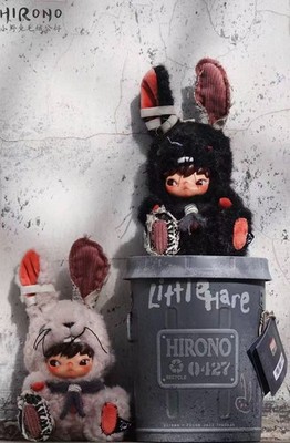 ヒロノ Hirono Little Hare ぬいぐるみ 2点セット HIRONO Little Hare Plush Doll Pendant Set with Bunny Costume