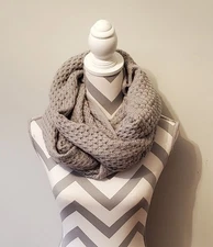 Chunky Knit Infintiy Scarf Gray
