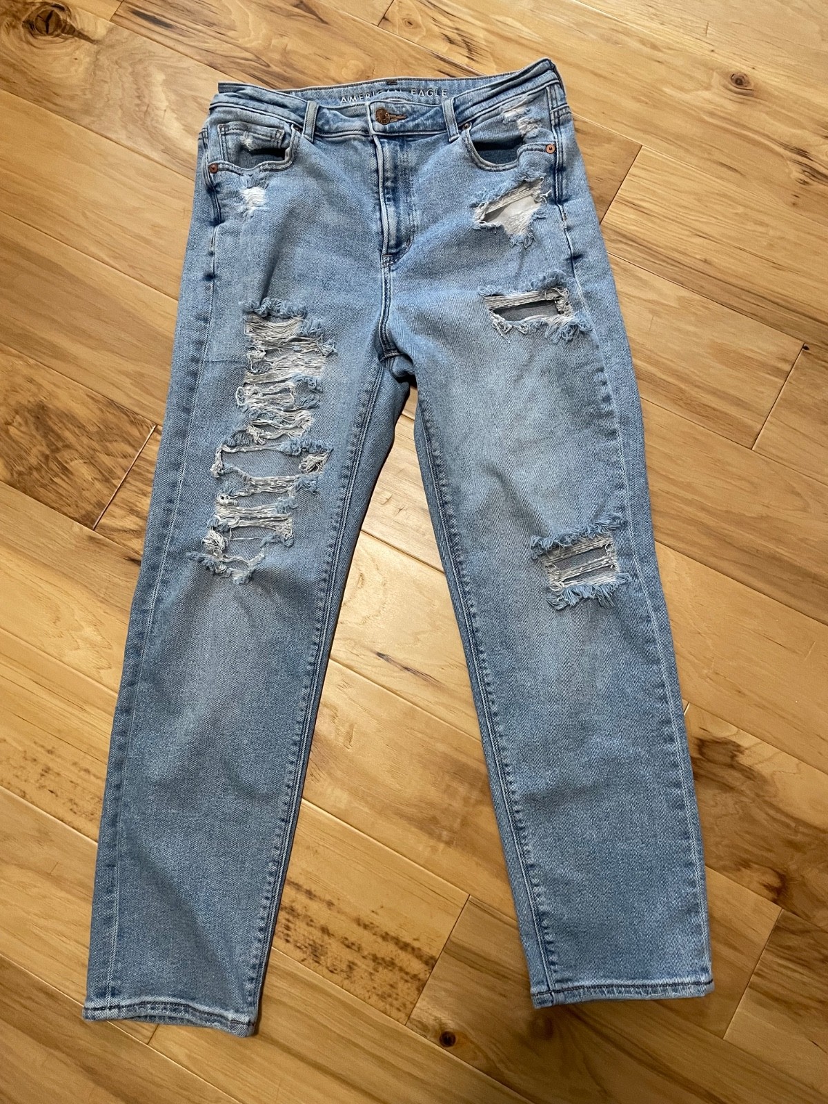 American Eagle Stretch Women's Size 8 Mom Jeans Distressed Light Wash