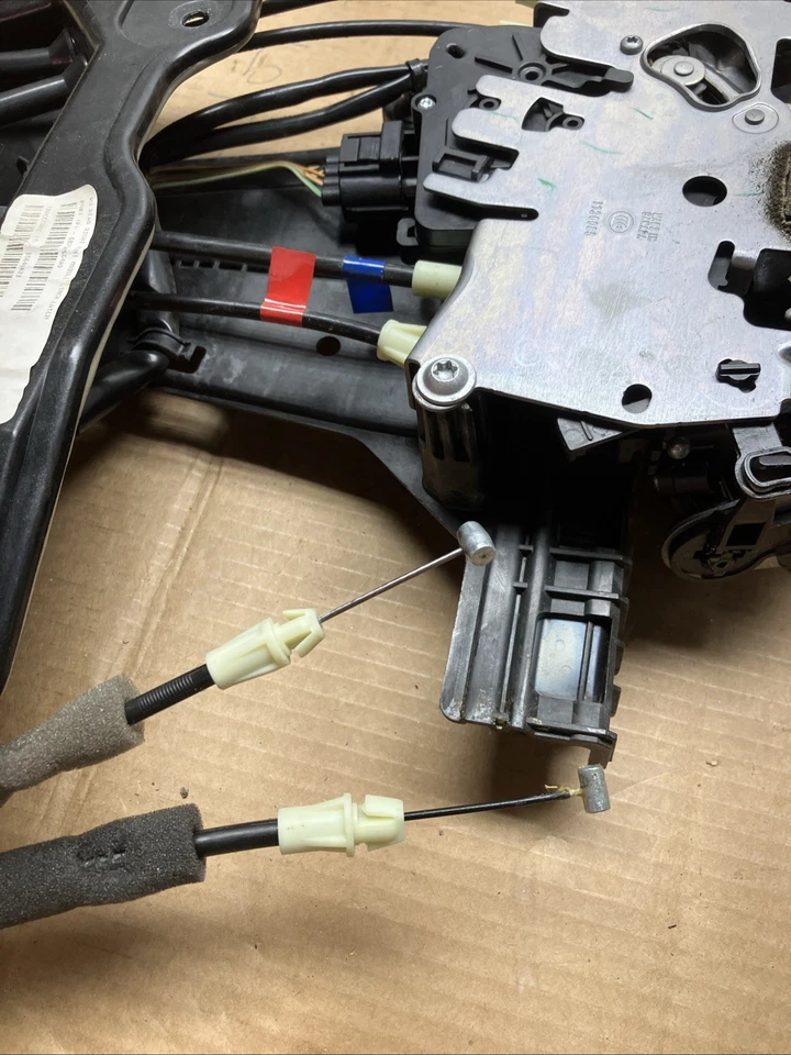 Actuador de pestillo de cerradura de puerta corredera izquierda trasera Chrysler Pacifica 17-23 68234565AG OEM Foto 4 de 4