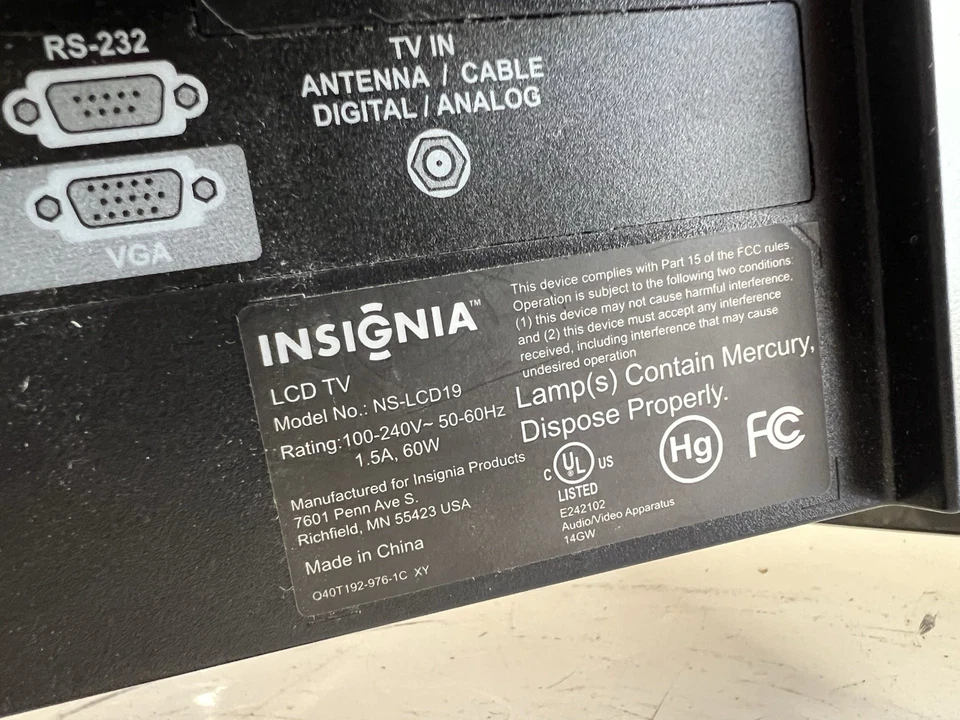 Insignia NSLCD19 - LCD TV & Monitor 19" HD Retro Gaming Dorm / Camper - Image 4 of 4