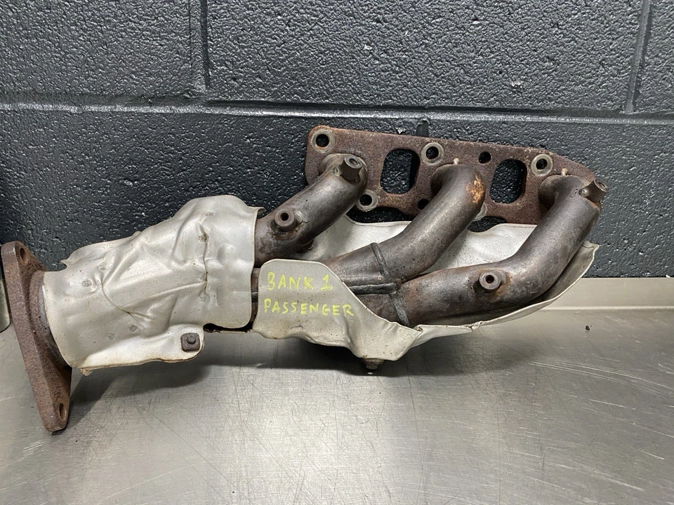 Colector de escape 13’ - 17’ INFINITI EX/QX50 3,7 L LADO DERECHO - LADO PASAJERO Foto 3 de 4