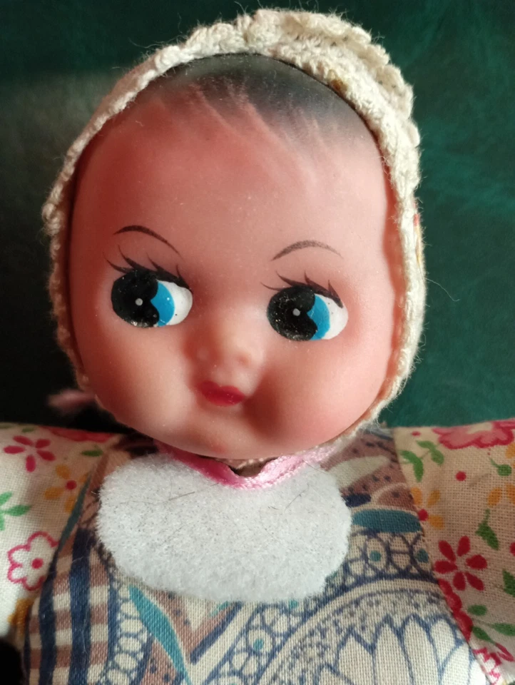 Petite poupée poupon vintage  pouet chiffon BELLA DN4750 - Photo 2/3