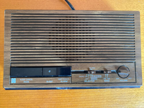 NATIONAL FM-AM 2-BAND DIGITAL CLOCK RADIO MODEL NO. RC-6060 OZ SELLER - Picture 2 of 4