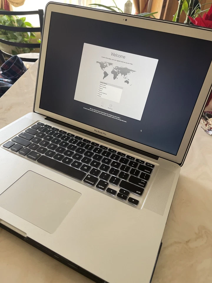 Laptop Apple MacBook Pro A1286 15.4" - MC373LL/A (Abril, 2010) Foto 2 de 4