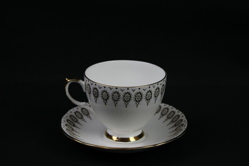 Tea cup & Saucer Vintage Queen Anne Gold Lace Trim English Bone China 1940s - Picture 9 of 10