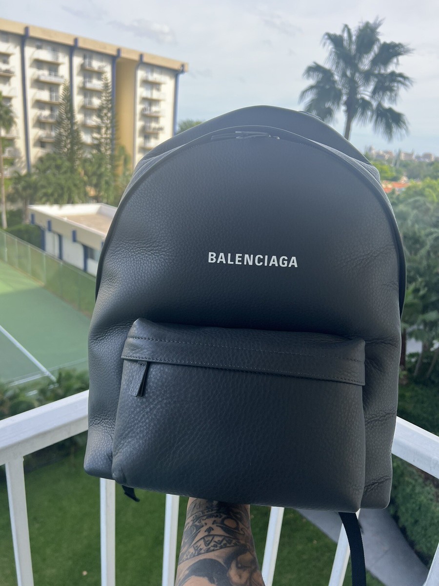 すぐ届く*BALENCIAGA*バレンシアガ*EVERYDAY バックパック yukishop【激安コピー通販】 / バレンシアガ BALENCIAGA バック
