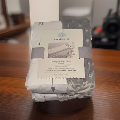 Cloud Island Wipeable Changing Pad Cover with Plush Sides Arrows - Gray 