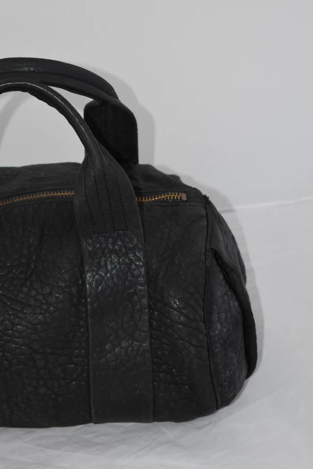 Bolso de mano Alexander Wang Rocco Rockie de cuero negro con tachuelas Foto 4 de 4