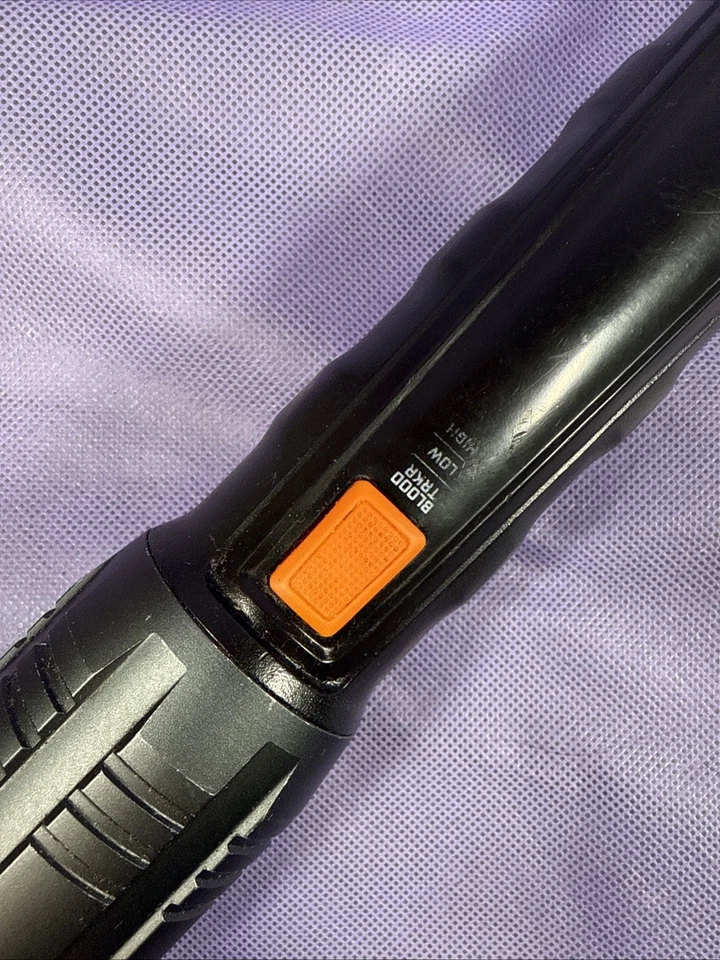 Linterna Bushnell TRKR 1500L Negra 3 Modos Seguimiento de Sangre Caza Foto 4 de 4