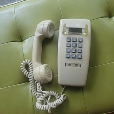 Vintage Southwestern Bell "Cream Color" Uchwyt ścienny Telefon Model FC 2505