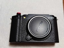 Fujifilm X-M5 Body Black  30mm f1.4 Smallrig, Release Button, and other