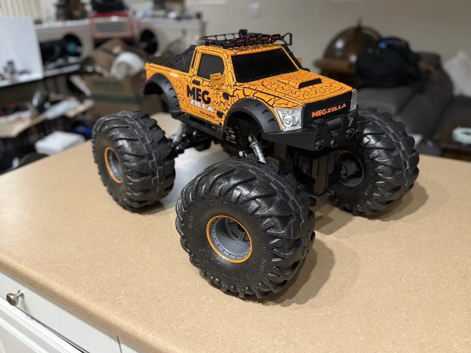 New Bright 1:8 Scale RC Monster Truck,Megzilla 23"×17" No Remote Broken Wheel - Image 2 of 4