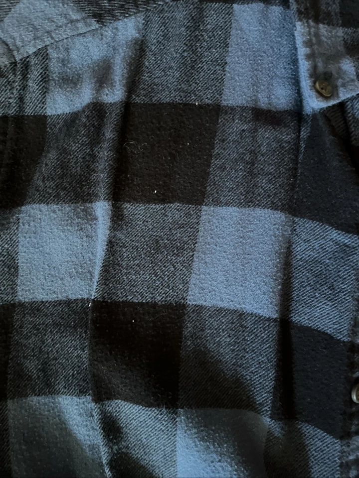 Blue Buffalo Plaid Flannel Shirt Craft and Barrow Size Medium 100% Cotton Navy - Image 3 of 3