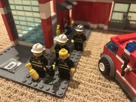 Lego City Fire Station 7945 Nearly Complete No Box No Instructions