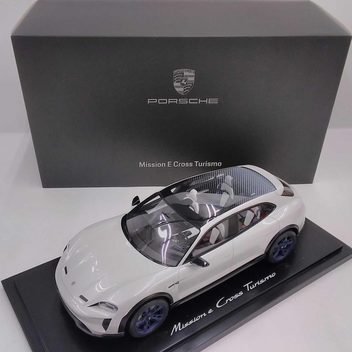 1/43 特注 ポルシェ Mission E Cross Turismo ポルシェ特注 Mission e Cross Turismo ミニカー 1/43 - メルカリ
