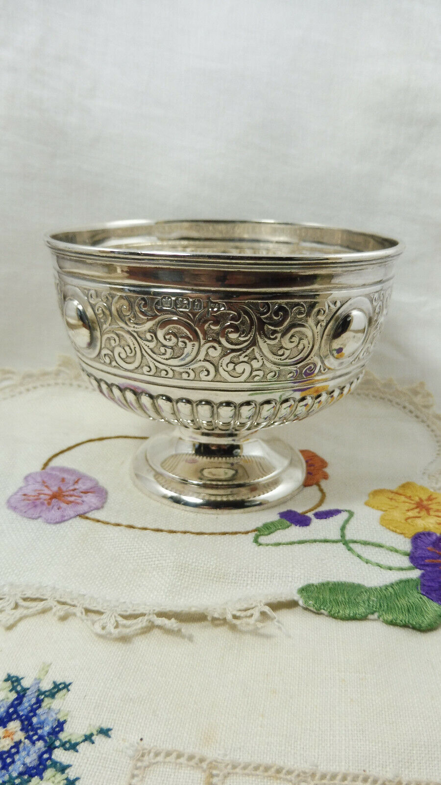 Antique Victorian HM St Silver Circular Footed Bowl Walker & Hall Sheffield 1896