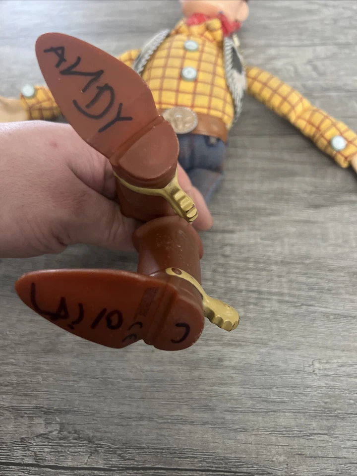 Disney Pixar Thinkway Toy Story Muñeca Woody Tirar de Cuerda 15” Funciona Sin Sombrero Foto 4 de 4