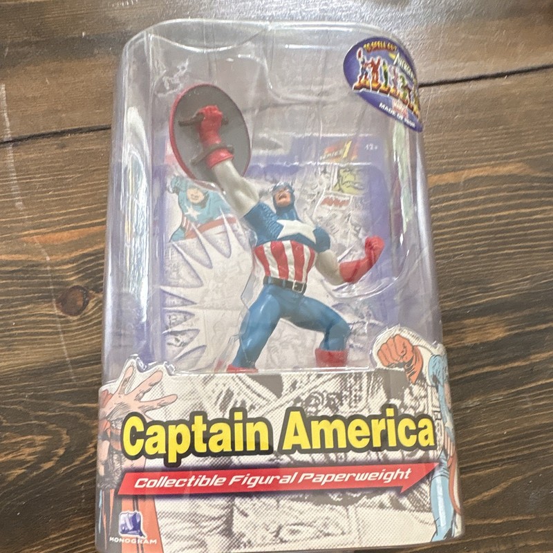 Monogram Marvel Avengers Series 1 Captain America 1:21 Plastic Figurine Boxed