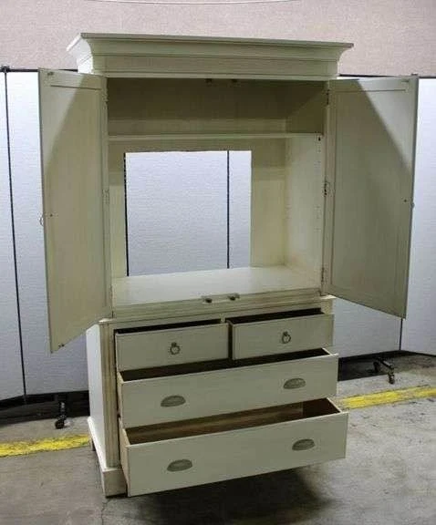 Elegant Ethan Allen Made in America Bedroom Wardrobe Chest Armoire - Image 2 of 4