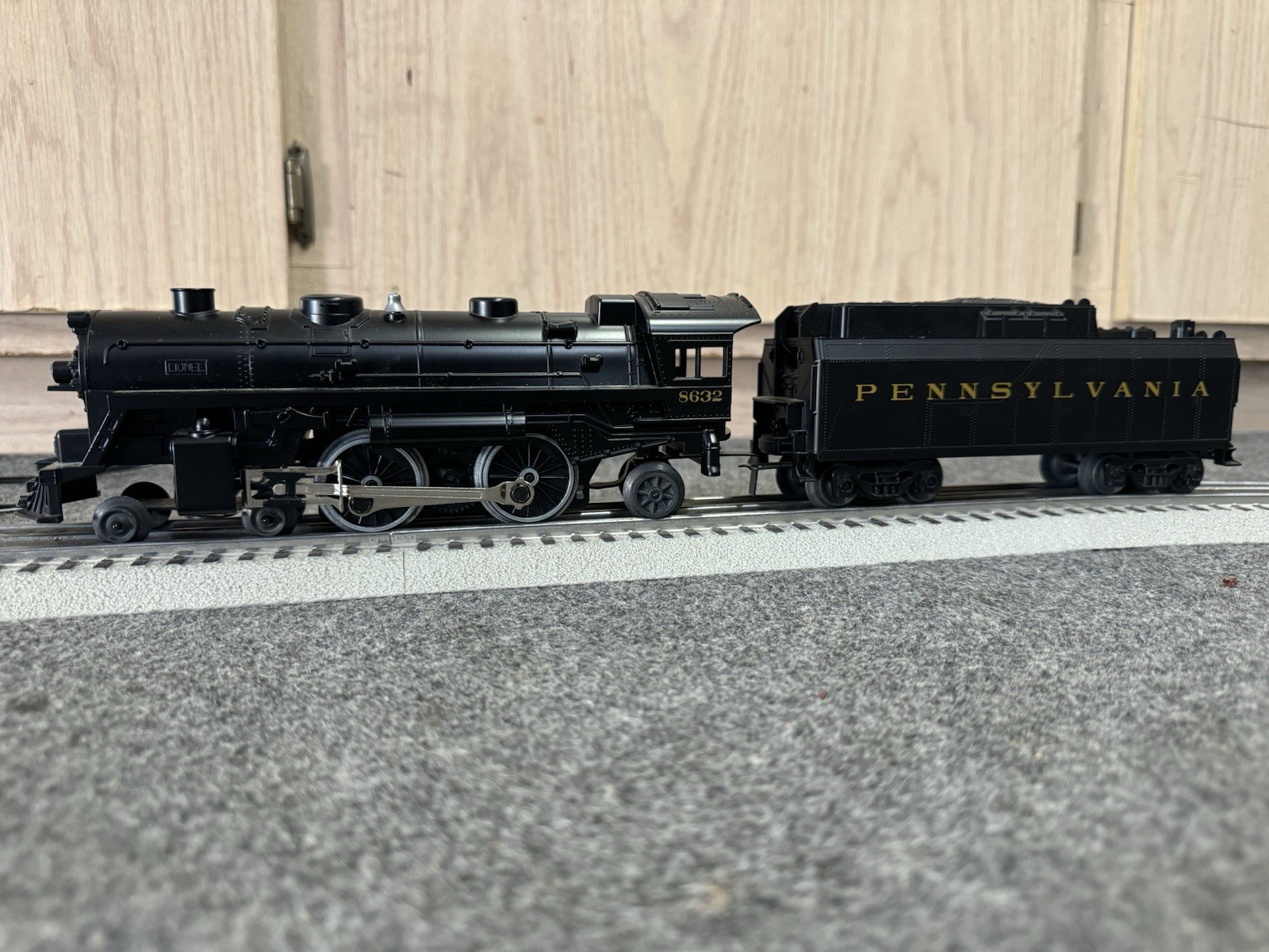 Lionel O Gauge 8632 4-4-2 Steam Locomotive Train Engine with Realistic Details