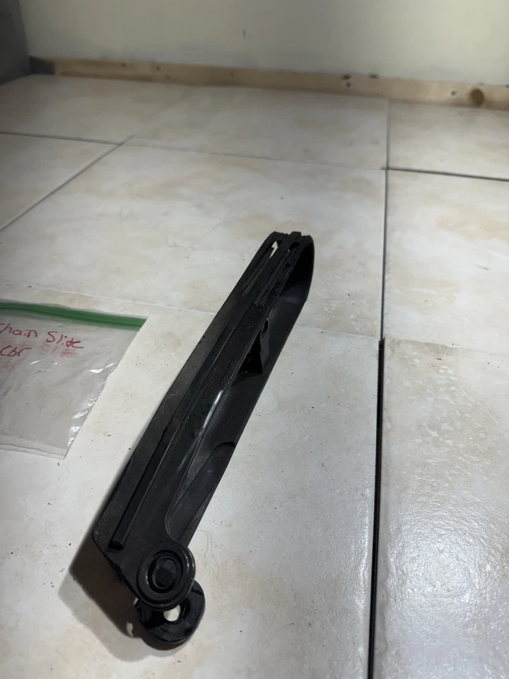 03 04 2003 2004 Honda Cbr600rr guía de cadena trasera oruga basculante deslizante OEM C89 Foto 4 de 4