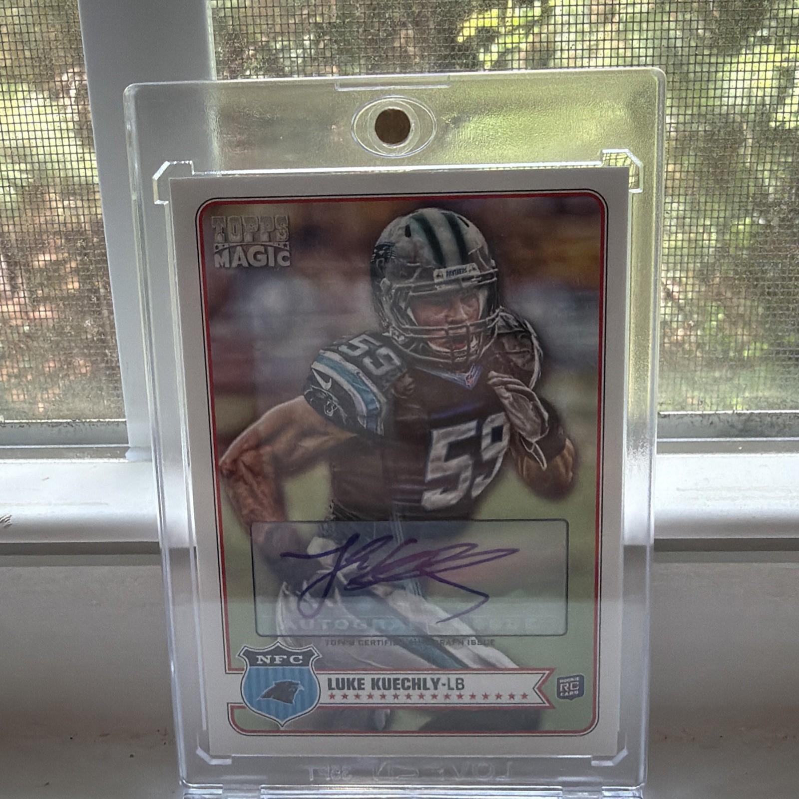 Luke Kuechly Topps Magic #118 Autograph