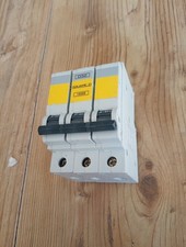 SQUARE D QOE 32 AMP Typ D DREIPOLIG MCB QOE 32 A dreiphasig SCHNELLER VERSAND 