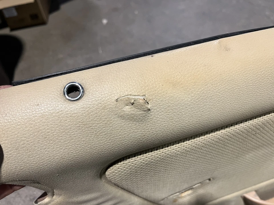 Juego de tarjetas de puerta Mercedes Benz W123 240d 300d 280e paneles tempranos color crema Foto 2 de 4