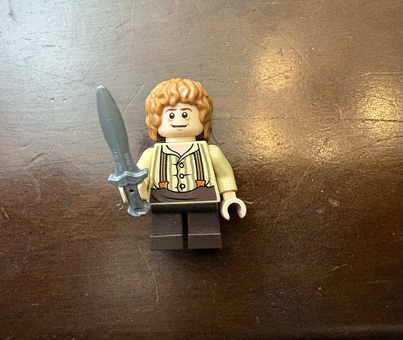 LEGO The Hobbit Bilbo Baggins Minifigure W/ Sting Sword 79007