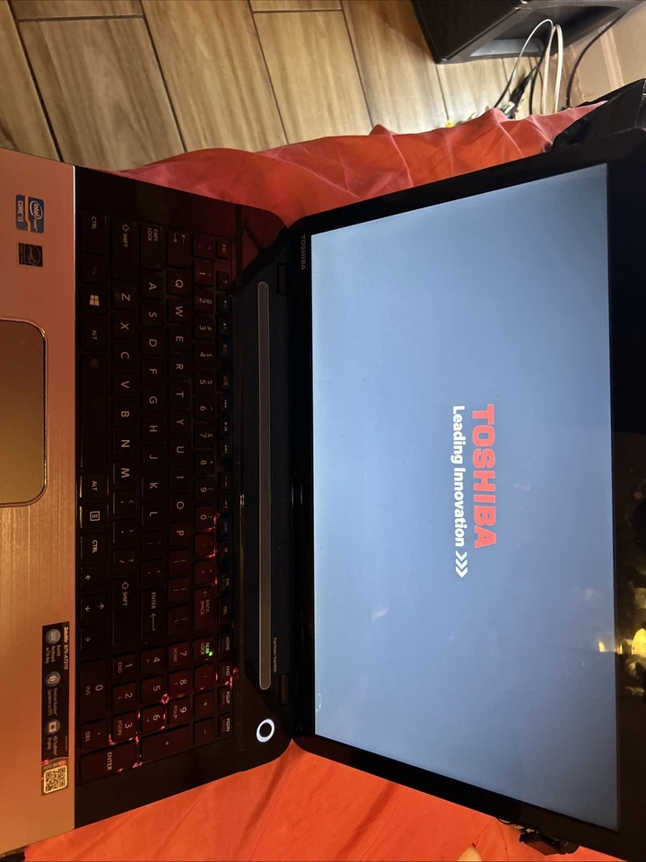 TOSHIBA SATELLITE L75-B7270 17.3" 640 GB 8GB INTEL PENTIUM 1.70 GHz Win 10 PRO Foto 2 de 4