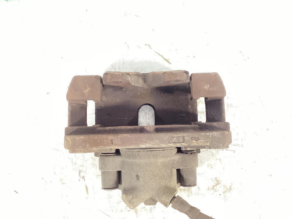 Pinza de freno delantera derecha BMW X3 E83 2007-2008 con manguera de tubo OEM. Foto 2 de 4