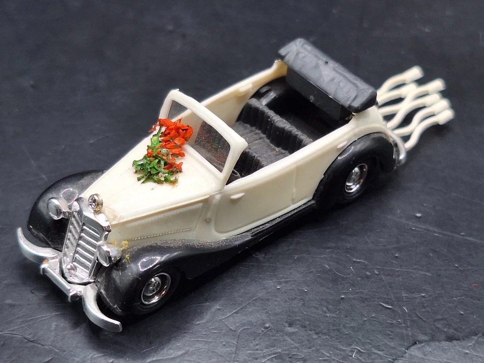 Busch Mercedes-Benz 170S Hochzeit H0 1:87 Fertigmodell Fahrzeug Eisenbahn