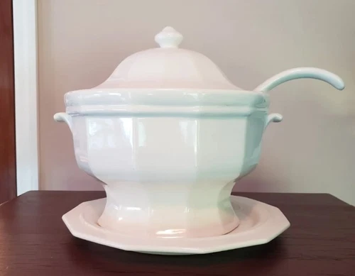 Pfaltzgraff "Heritage White" Large Tureen & Lid With Ladle And Underplate