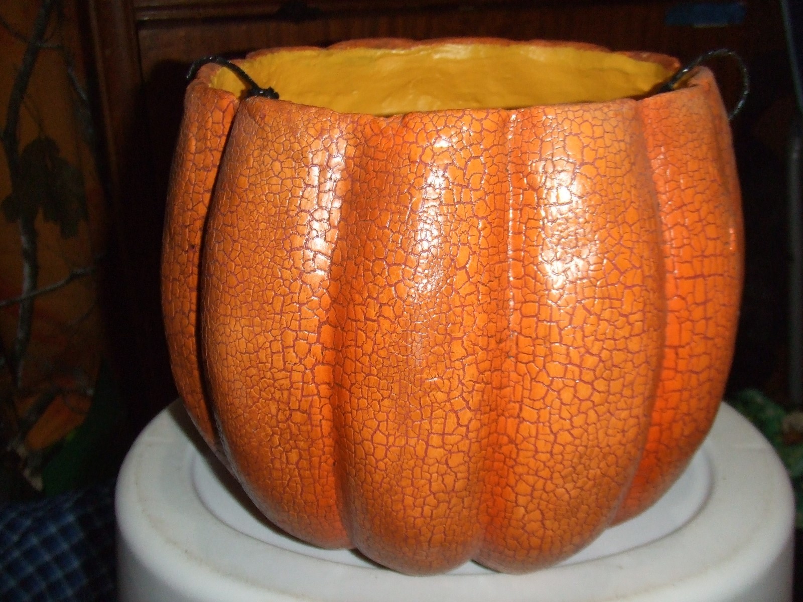 VINTAGE LARGE PAPER MACHE CRACKEL PAINT HALLOWEEN PAIL 8"TALL JACK O