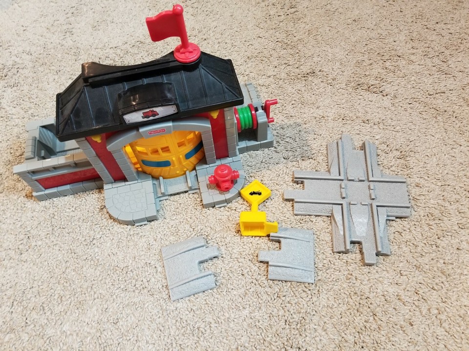 Fisher Price Geotrax Fast Response Rescue Co. Fire Station replacement ...