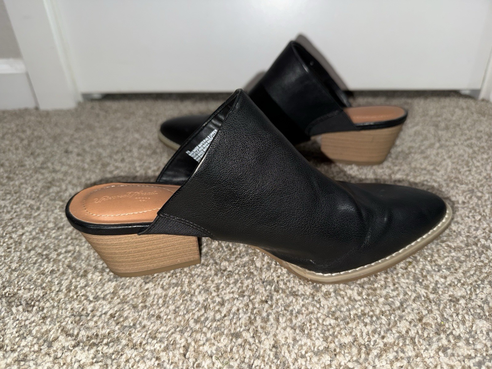 Universal Thread Black Pointed Toe Block Heel Mul… - image 2