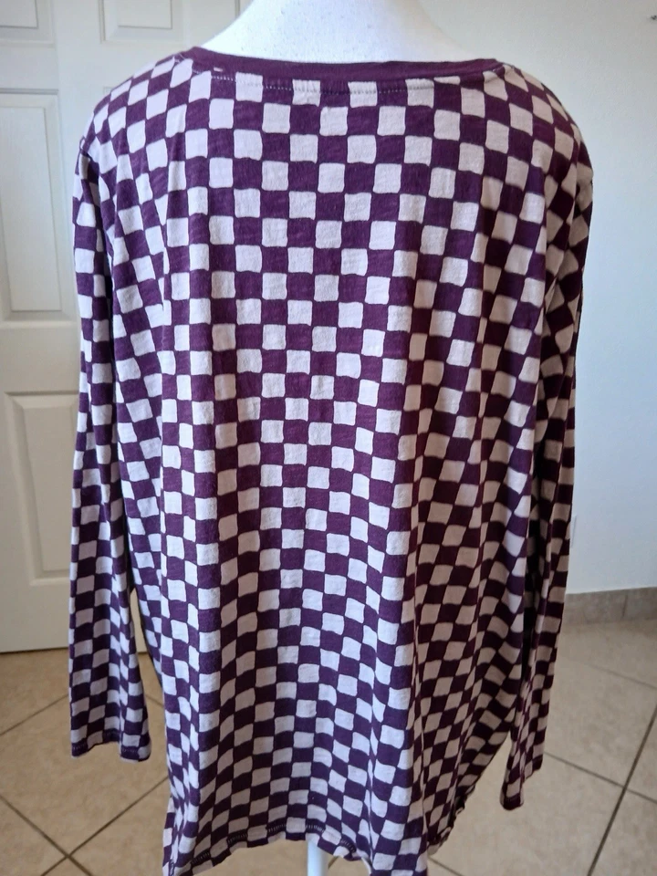 Camiseta SONOMA Feminina Borgonha Xadrez Manga Longa Decote V The Everyday 2X - Imagem 3 de 4