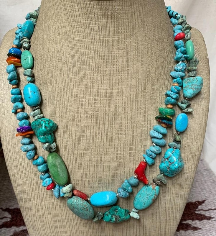 Two ethnic mix gems(turquoise/coral/Howlite) necklace/$0.85 combine s (z167B-w4)