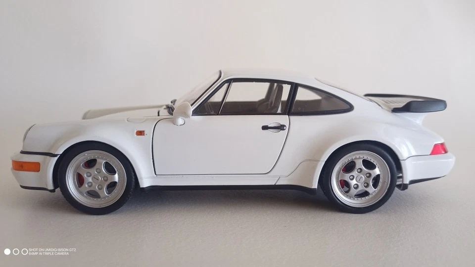 1:18 Porsche 964 Turbo 3.6 blanche état neuf - Photo 4/4