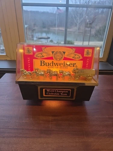 VINTAGE BUDWEISER KING OF BEERS WORLD CHAMPION CLYDESDALE TEAM  8" DISPLAY LIGHT