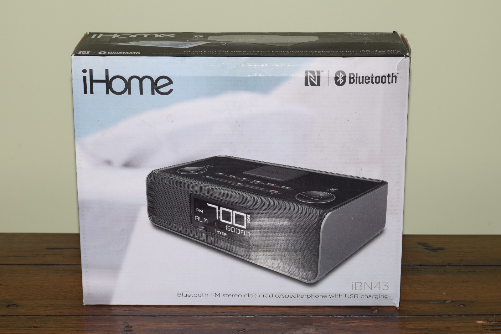 iHOME BLUEBOOTH FM STEREO CLOCK RADIO iBN43 USB CHARGING NEW