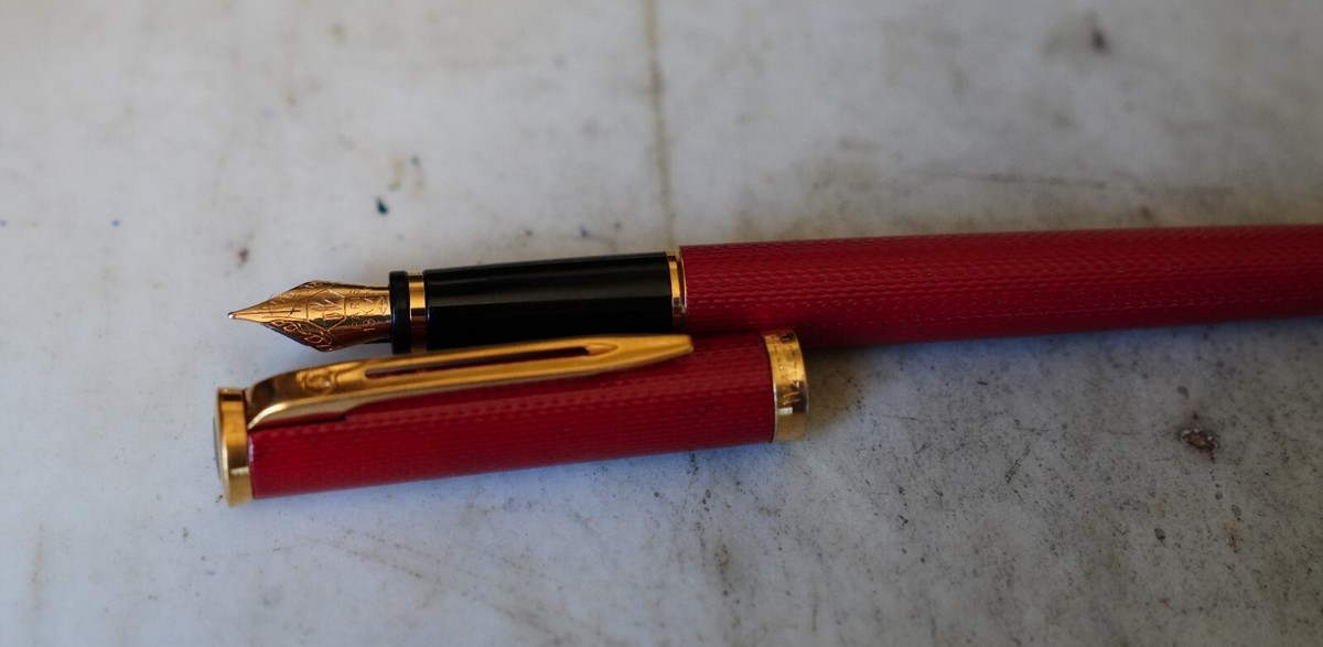 Stylo Plume WATERMAN PREFACE - Laque Rouge - Plume Or 18K - Occasion De Collection