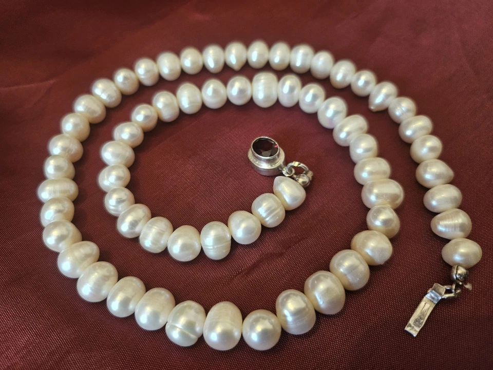 Collana di Perle Acqua Dolce con montatura Arg.Sterling e granato rosso. - Immagine 2 di 4