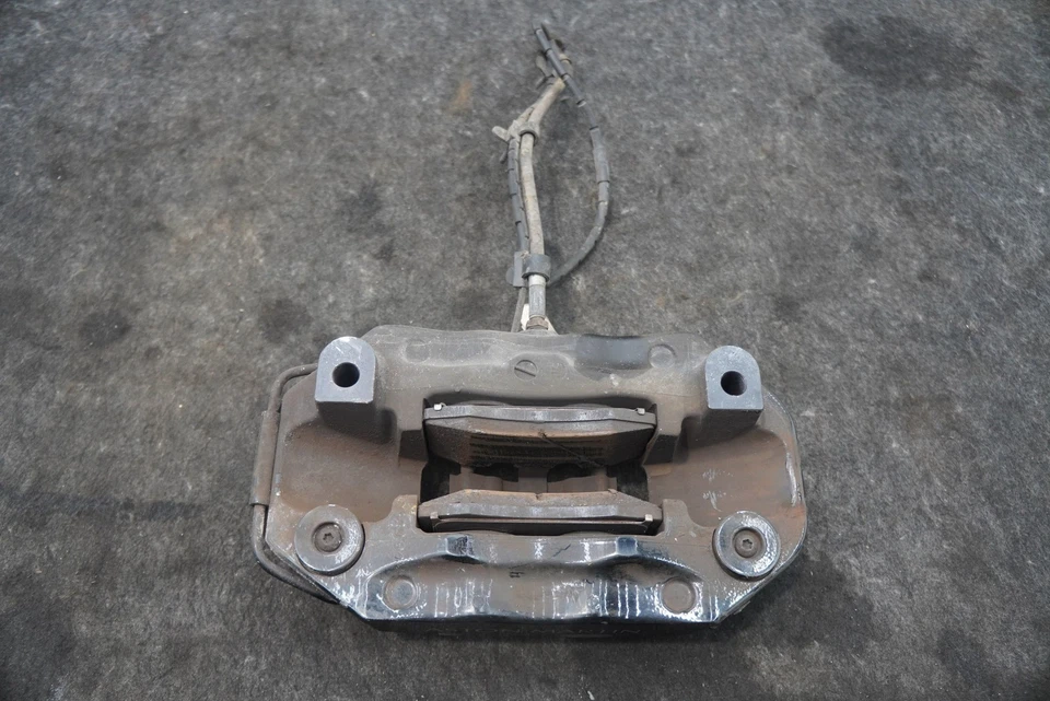 Задний правый тормозной суппорт 7G43-2C464-CA OEM Aston Martin V8 Vantage 2006-16 DB9 - Изображение 3 из 4