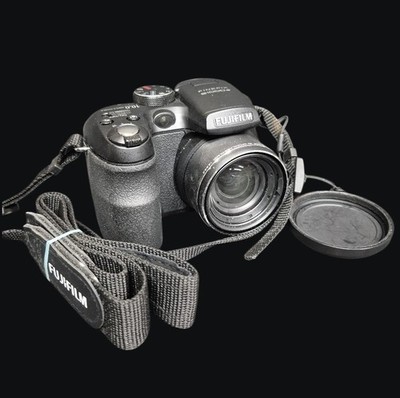 Fujifilm FinePix S1000fd 10.0MP Digital Camera - Black - Tested & Working - Body