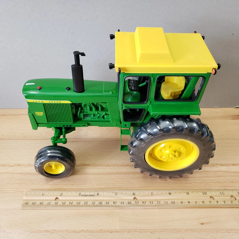 Ertl Toy Farmer John Deere Model 4520 Tractor 2001 National Farm Toy Show 1:16 - Image 3 of 4
