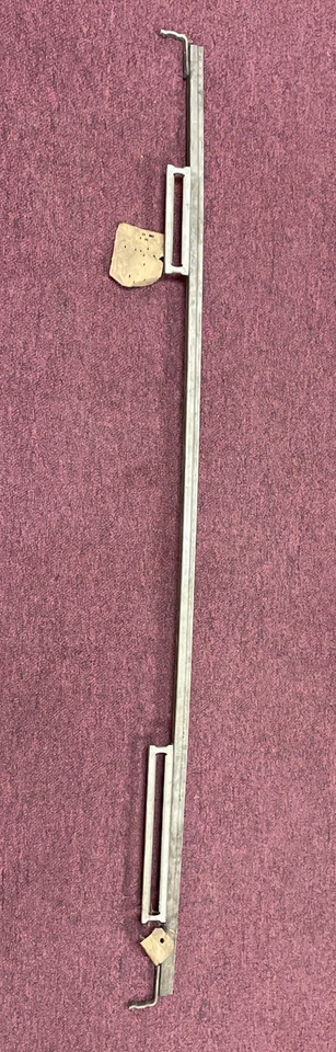 Nuevo de Lote Antiguo 1958 Dodge Chrysler Plymouth Suburban Puerta Trasera Canal Ventana Inferior Foto 2 de 4