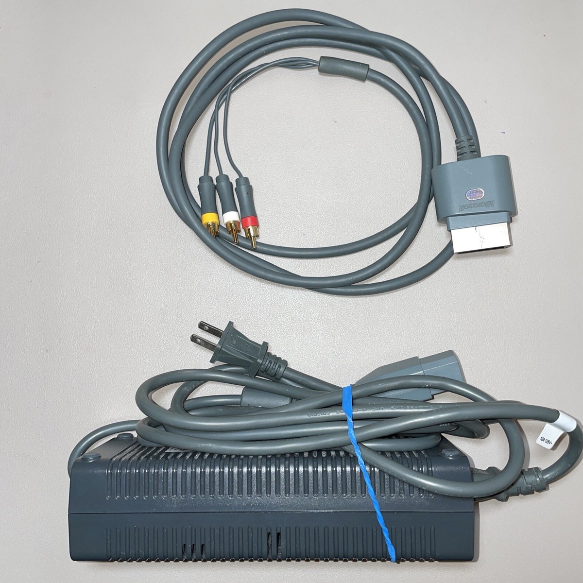 CLEAN Xbox 360 Arcade 60GB Console - 256Mb (Xbox) Games - Original